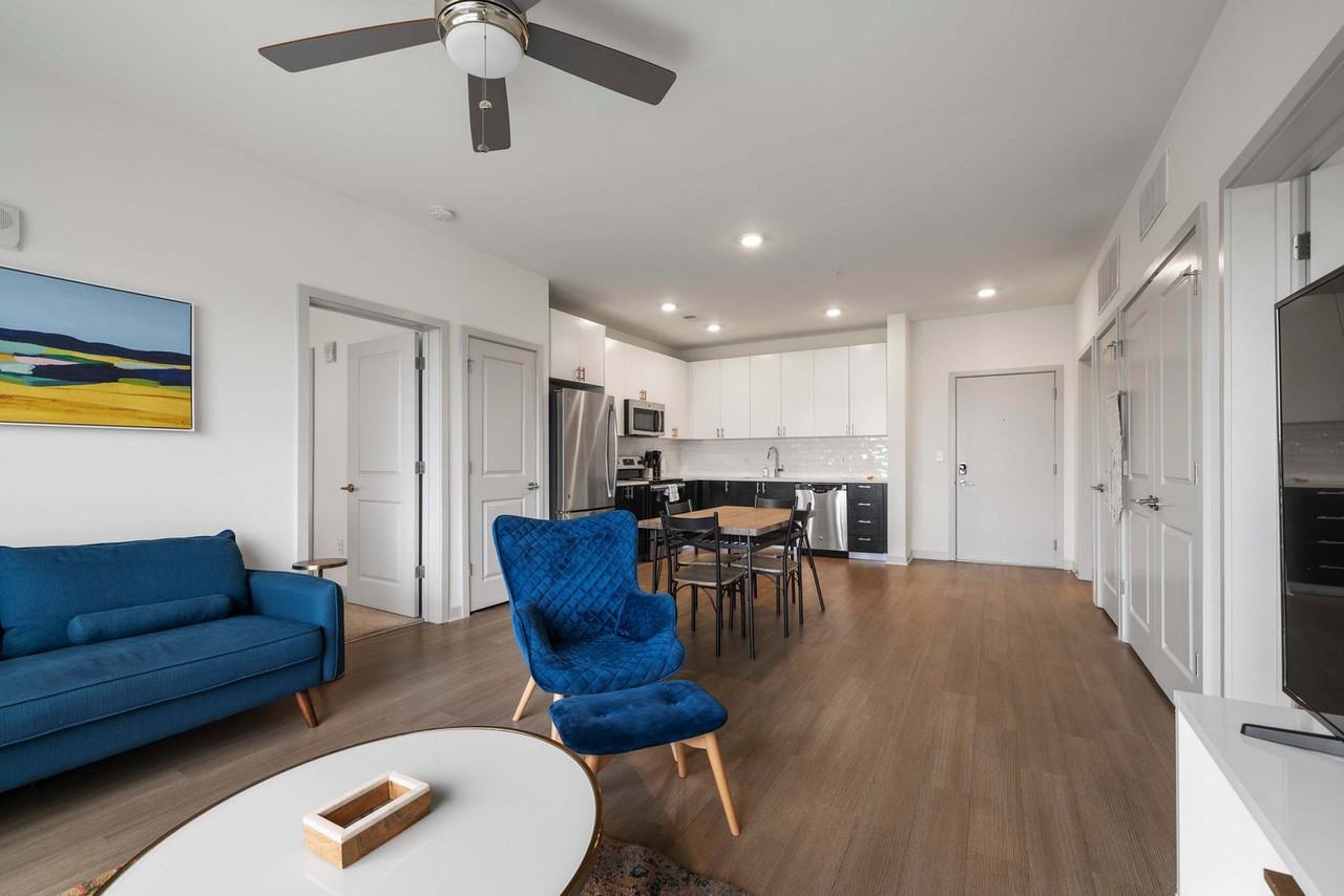 633 East Main Street - Photo 3 of 36