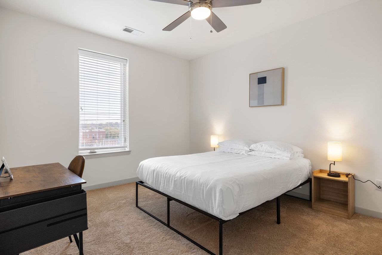 633 East Main Street - Photo 5 of 36