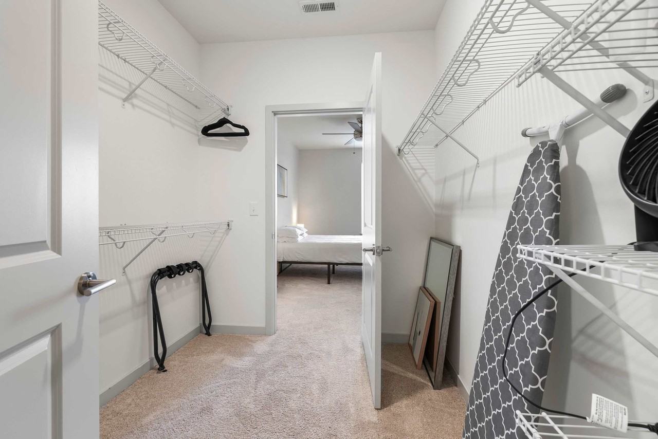 633 East Main Street - Photo 7 of 36