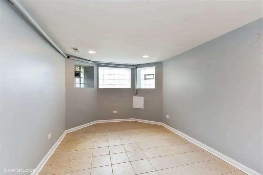 6610 South Rhodes Avenue - Photo 2 of 5