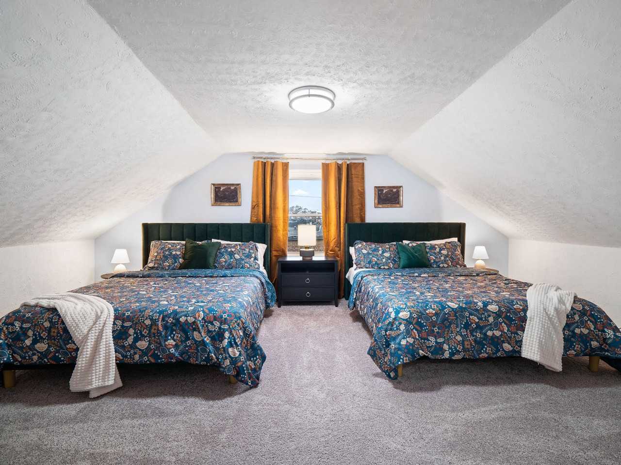 2010 Chesterland Ave #1061091P - Photo 3 of 50