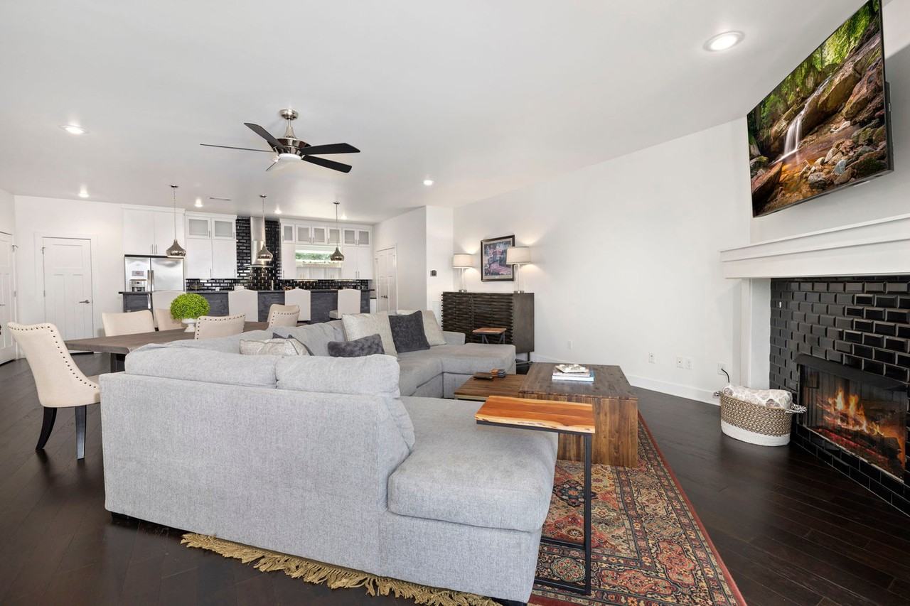 313 E Noble Ln #1221817P - Photo 7 of 21