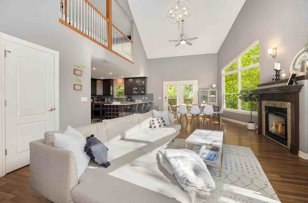 431 W Patricia Ln #1221820P - Photo 4 of 42