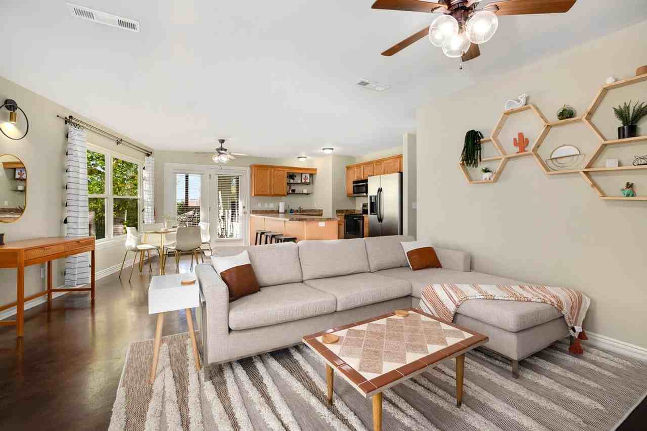 431 W Patricia Ln #1221820P - Photo 5 of 42