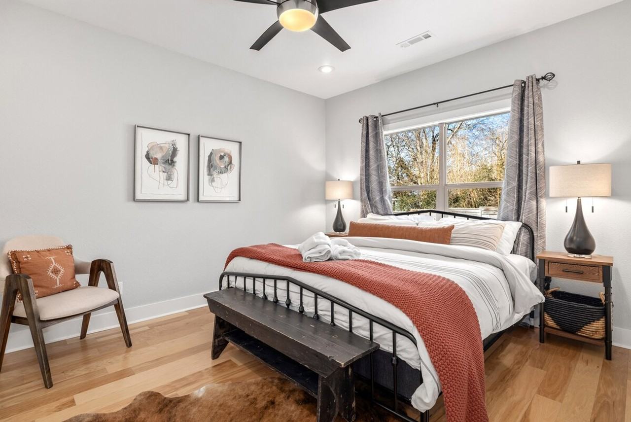 28 E 7th St #1221827P - Photo 3 of 30