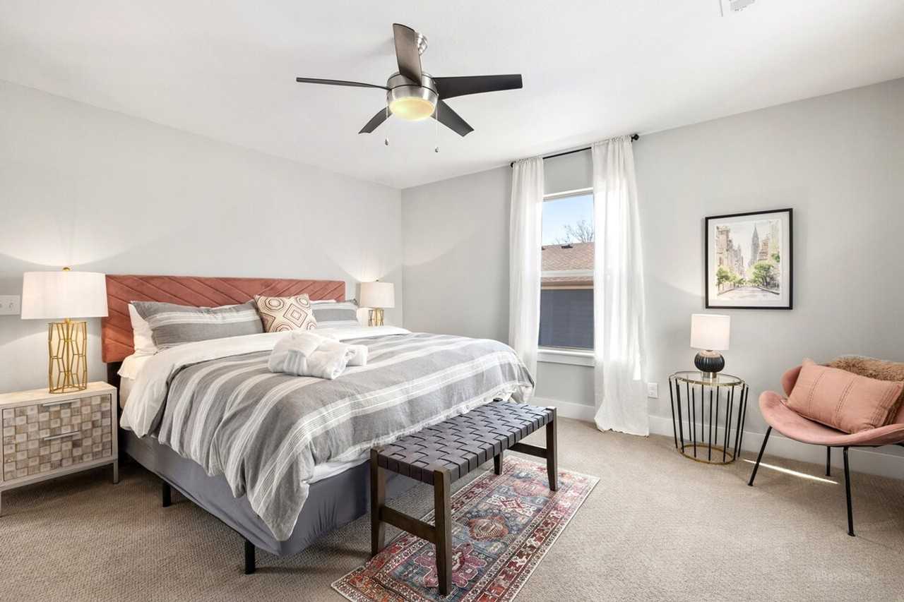 28 E 7th St #1221827P - Photo 4 of 30