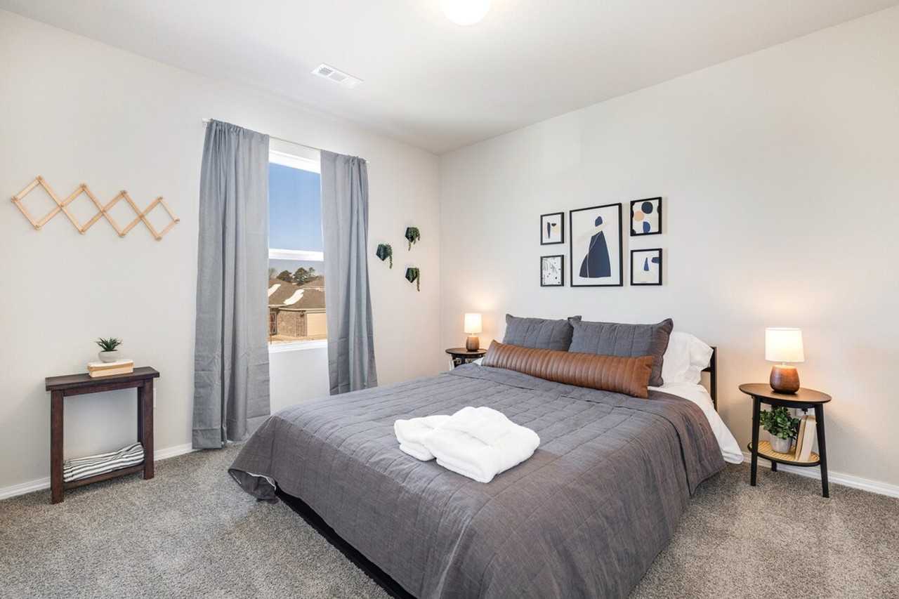 930 E Swift Dr #1221830P - Photo 3 of 33