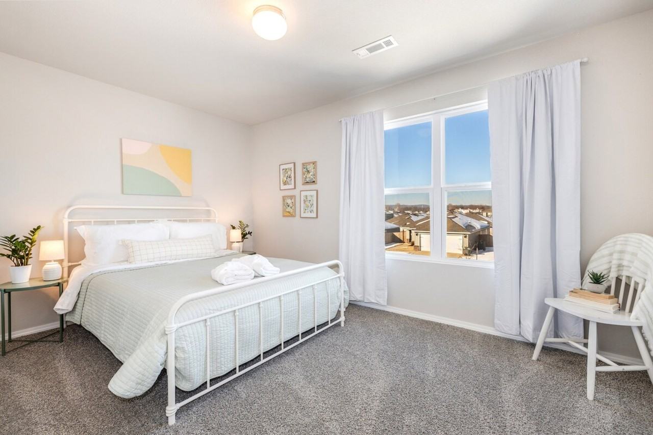 930 E Swift Dr #1221830P - Photo 5 of 33