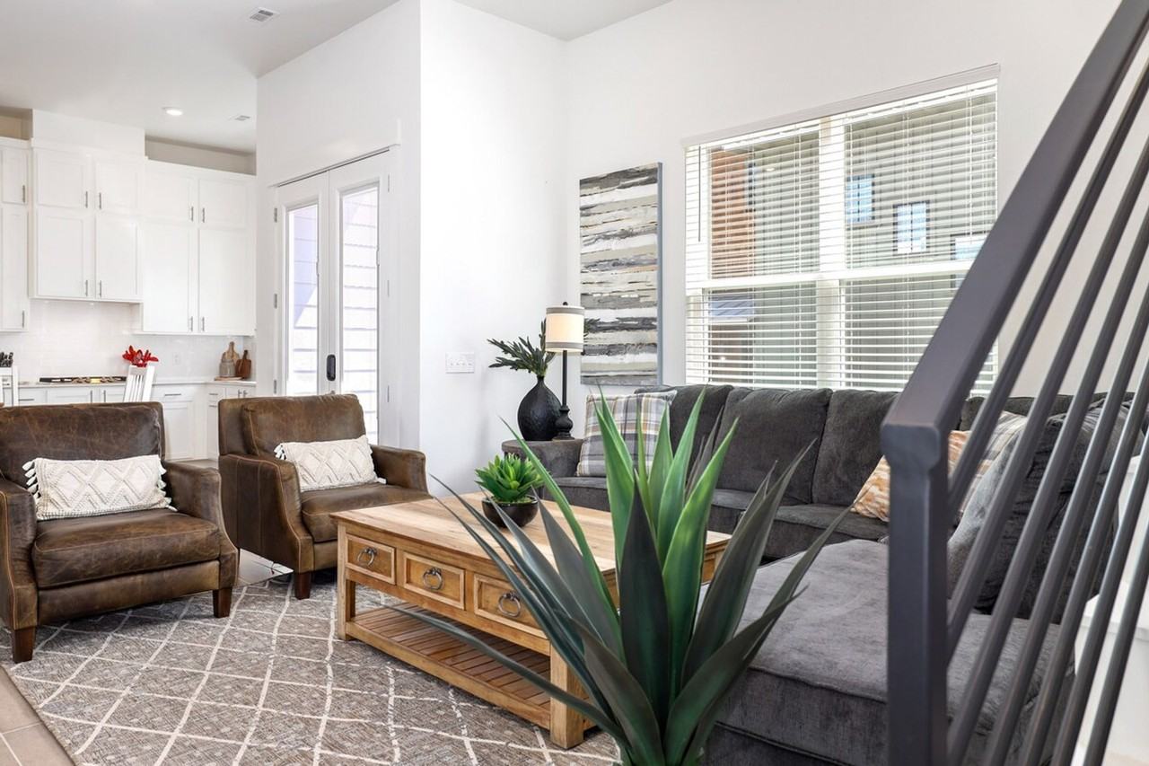 158 E South St #1221850P - Photo 3 of 26