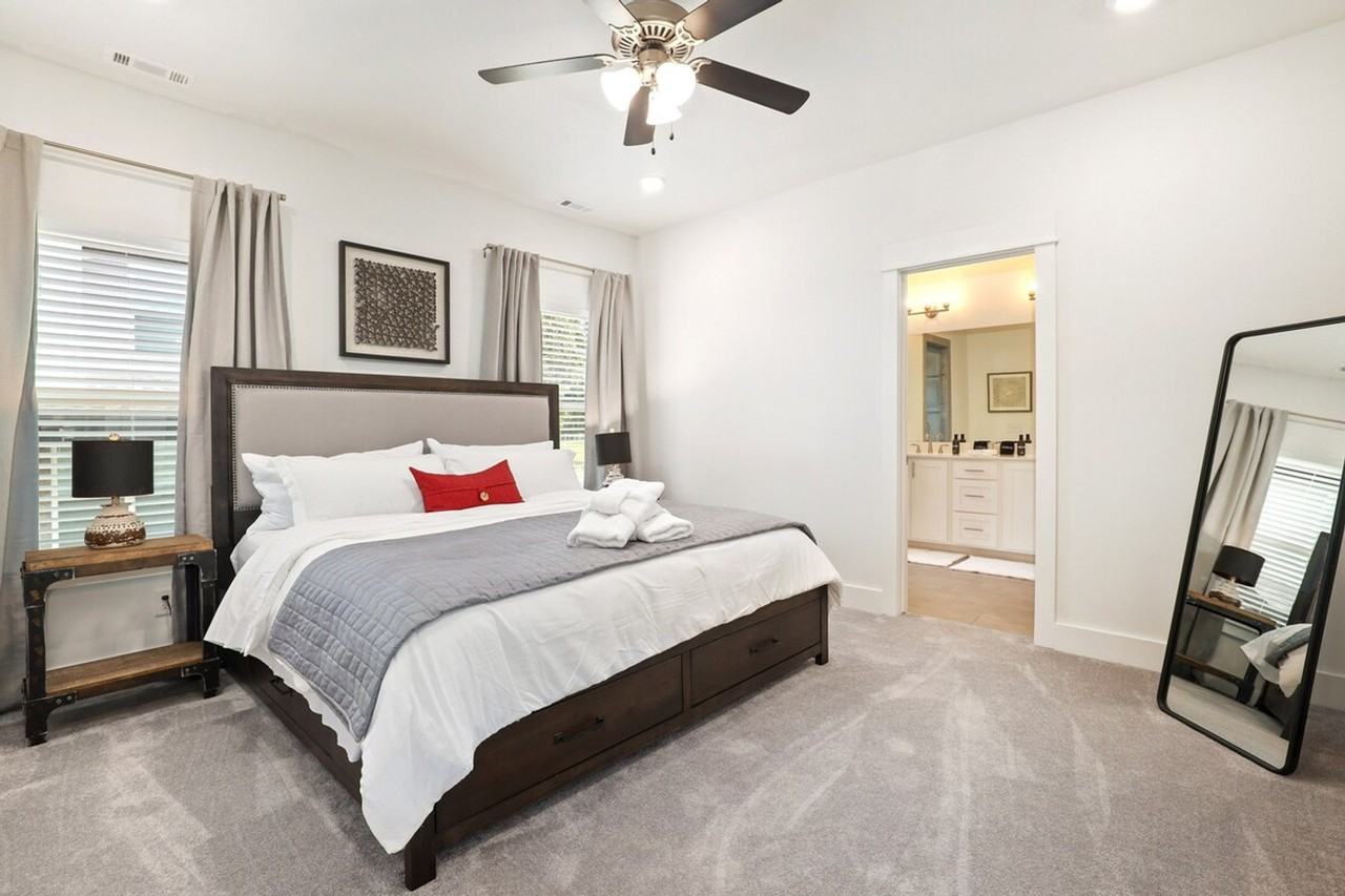 158 E South St #1221850P - Photo 6 of 26