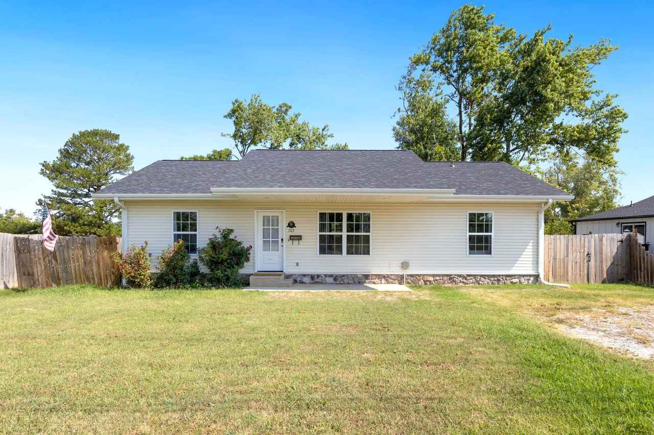 703 Nw 10th St #1221918P - Photo 3 of 25