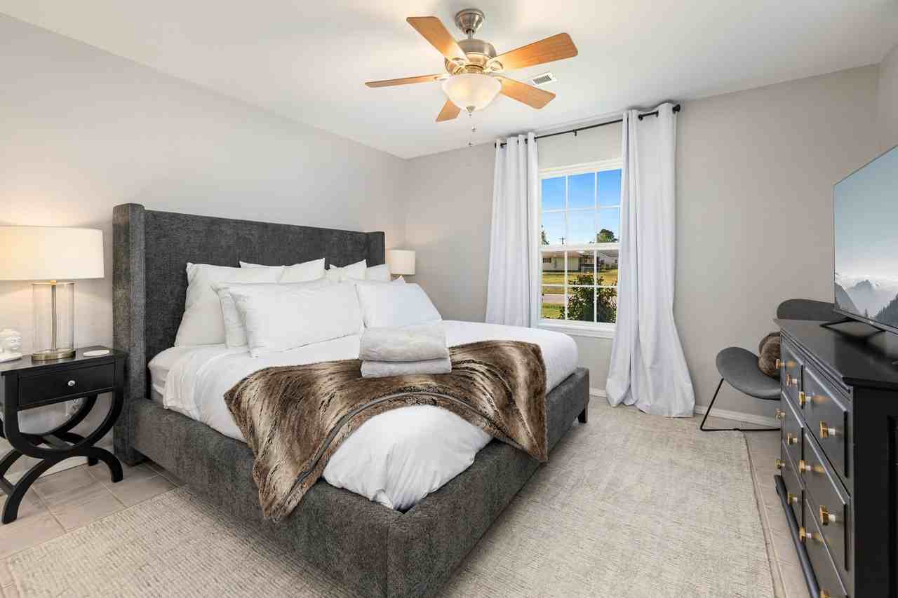 703 Nw 10th St #1221918P - Photo 5 of 25