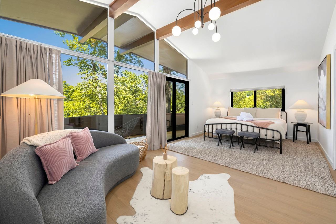 1156 E Lakefront Dr #1221921P - Photo 3 of 32