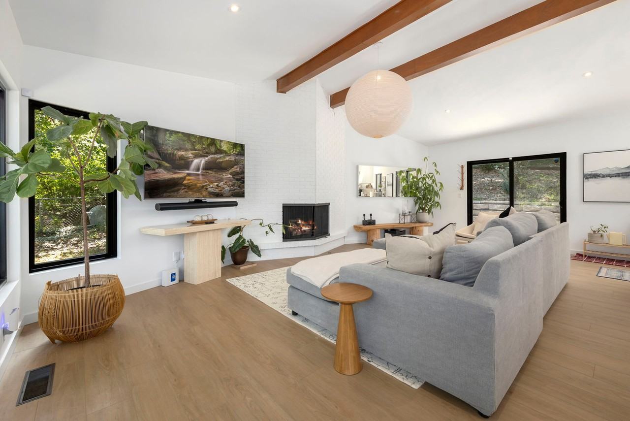 1156 E Lakefront Dr #1221921P - Photo 5 of 32