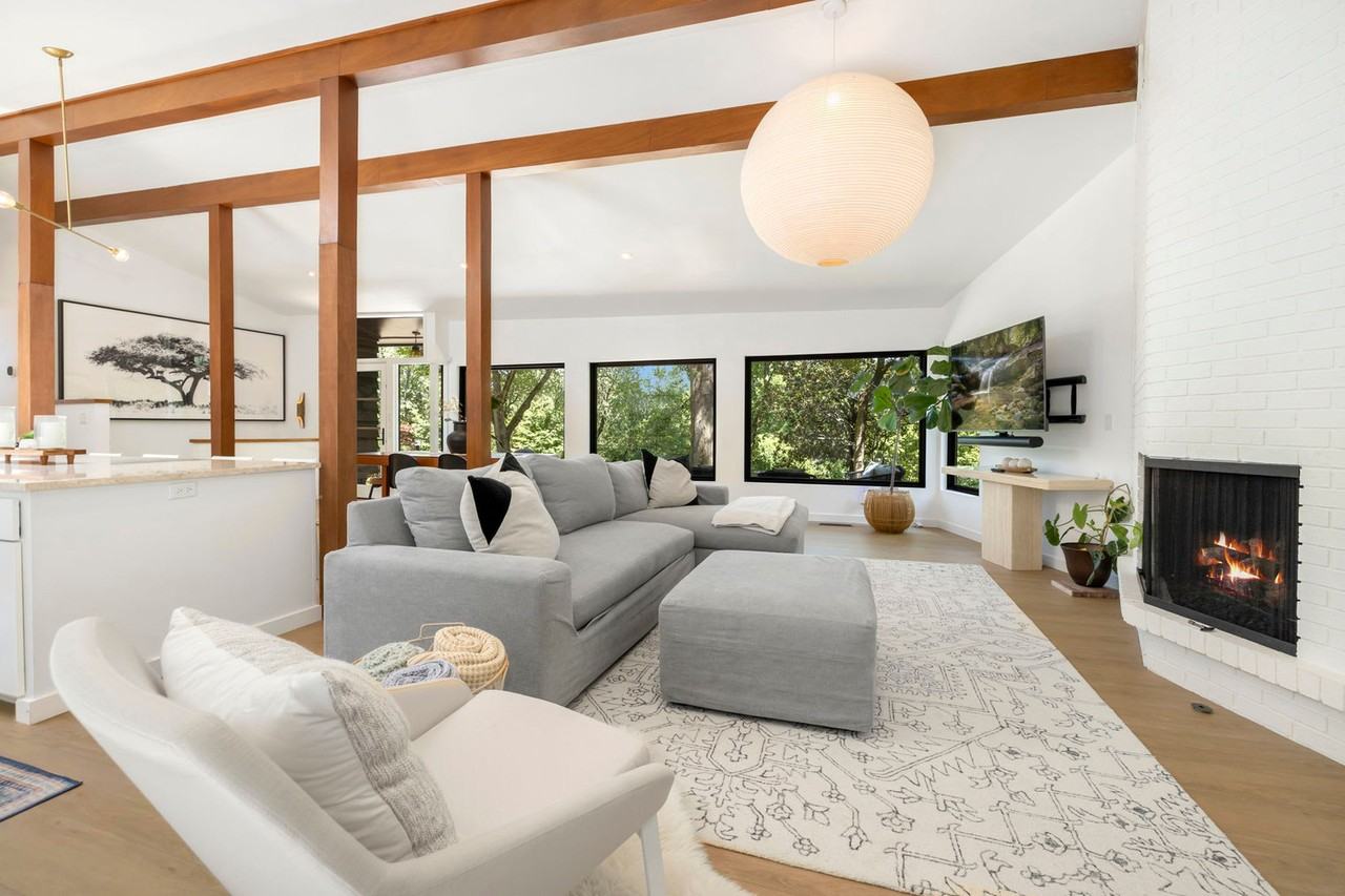 1156 E Lakefront Dr #1221921P - Photo 6 of 32