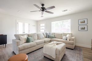 featured image of 601 W 4th St