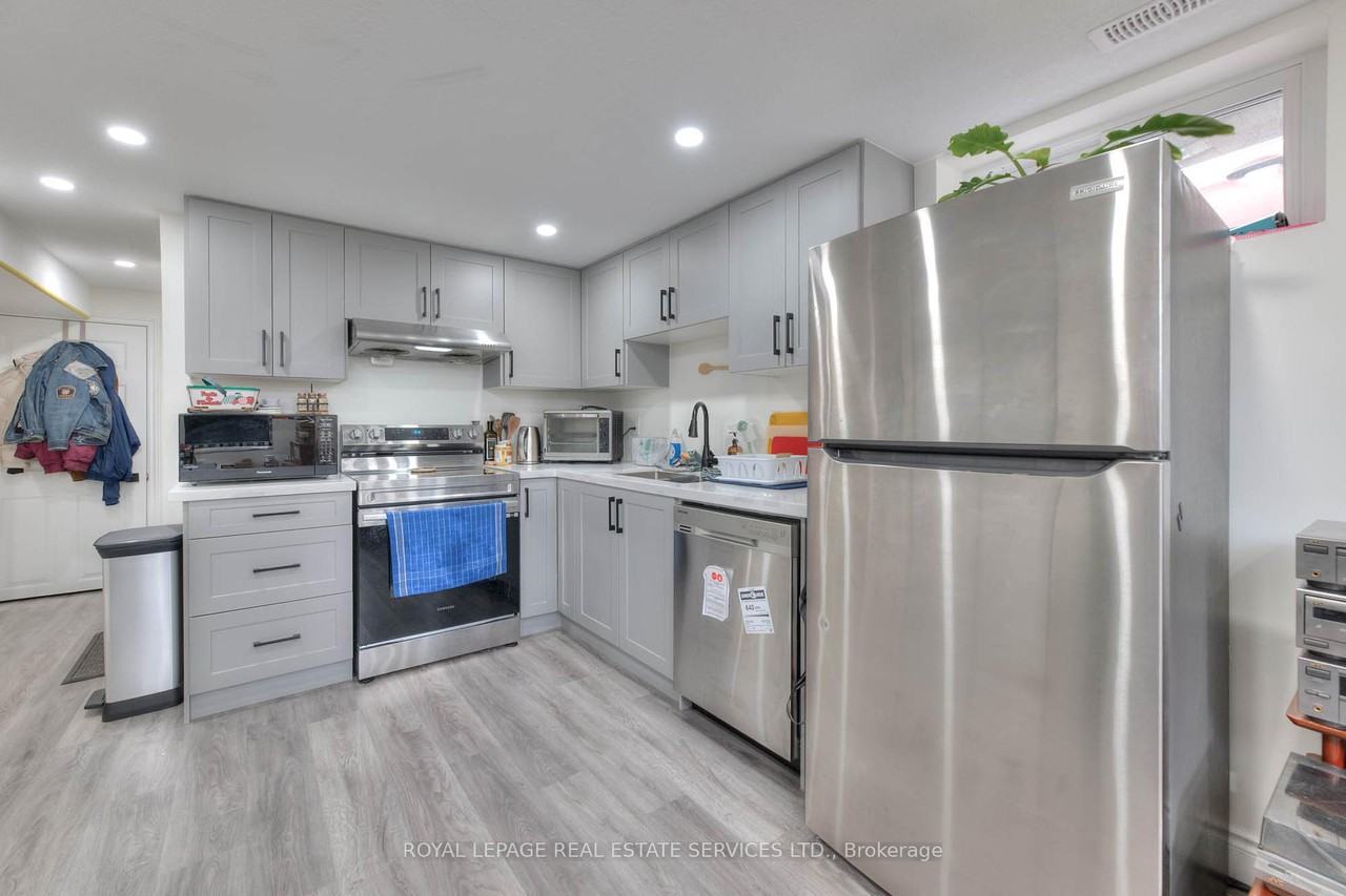 484 Speedvale Avenue East - Photo 3 of 9