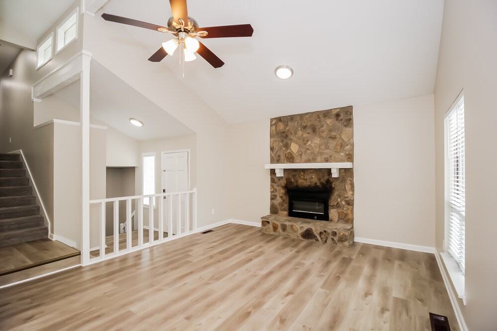 2360 Ambassador Dr - Photo 5 of 17