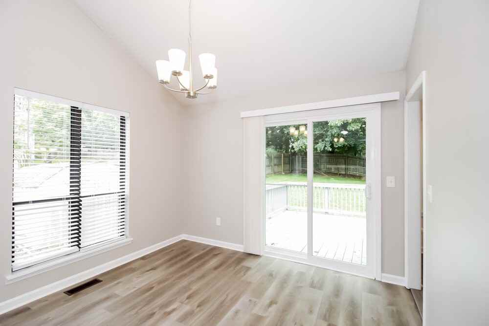 2360 Ambassador Dr - Photo 7 of 17
