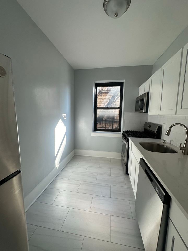 Palisades Towers - Photo 2 of 39