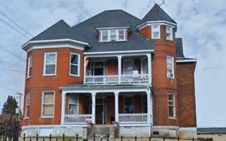 featured image of 1221 Laurel Ave