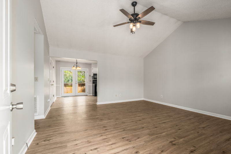 2432 Laredo Ct - Photo 3 of 19