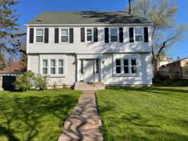 featured image of 2417 E 3rd St #1