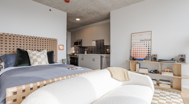 1125 West Carroll Avenue - Photo 2 of 16