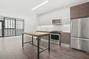 421 W Hubbard St - Photo 1 of 1