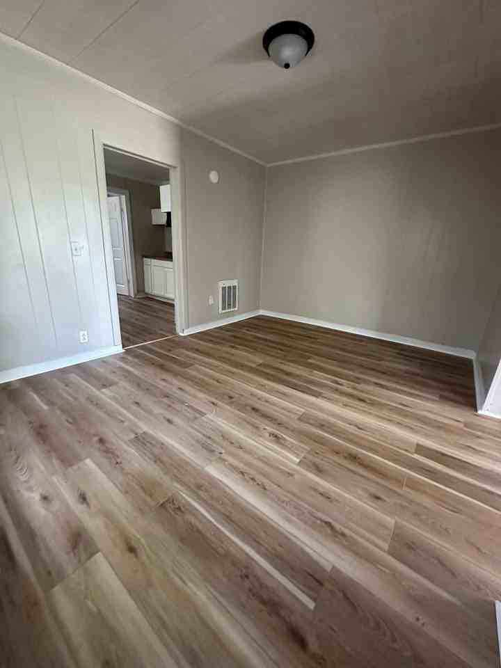 146 Wilson St - Photo 3 of 15