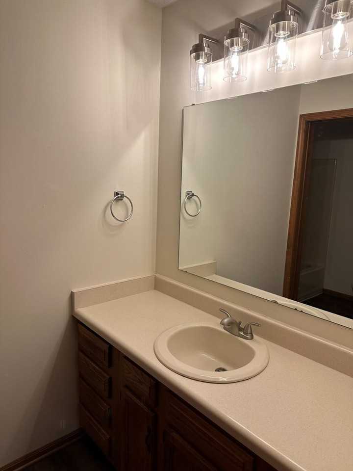 Pointe Center -TAZIAN PROP - Photo 6 of 7