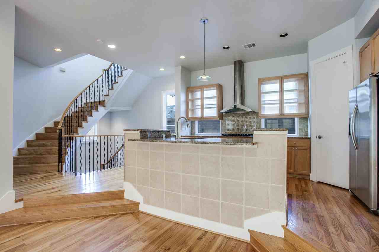 3805 Holland Ave - Photo 4 of 12