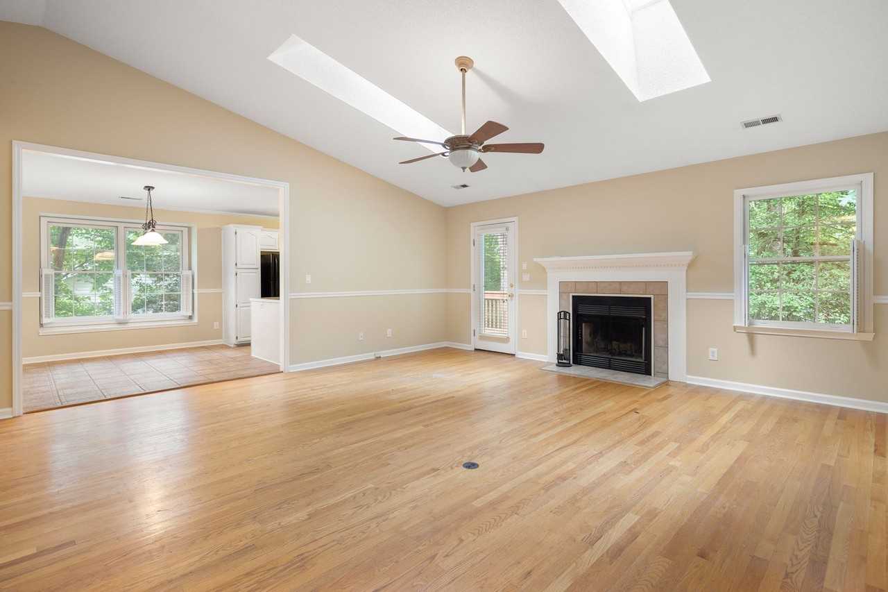 302 Springfield Ct - Photo 2 of 20