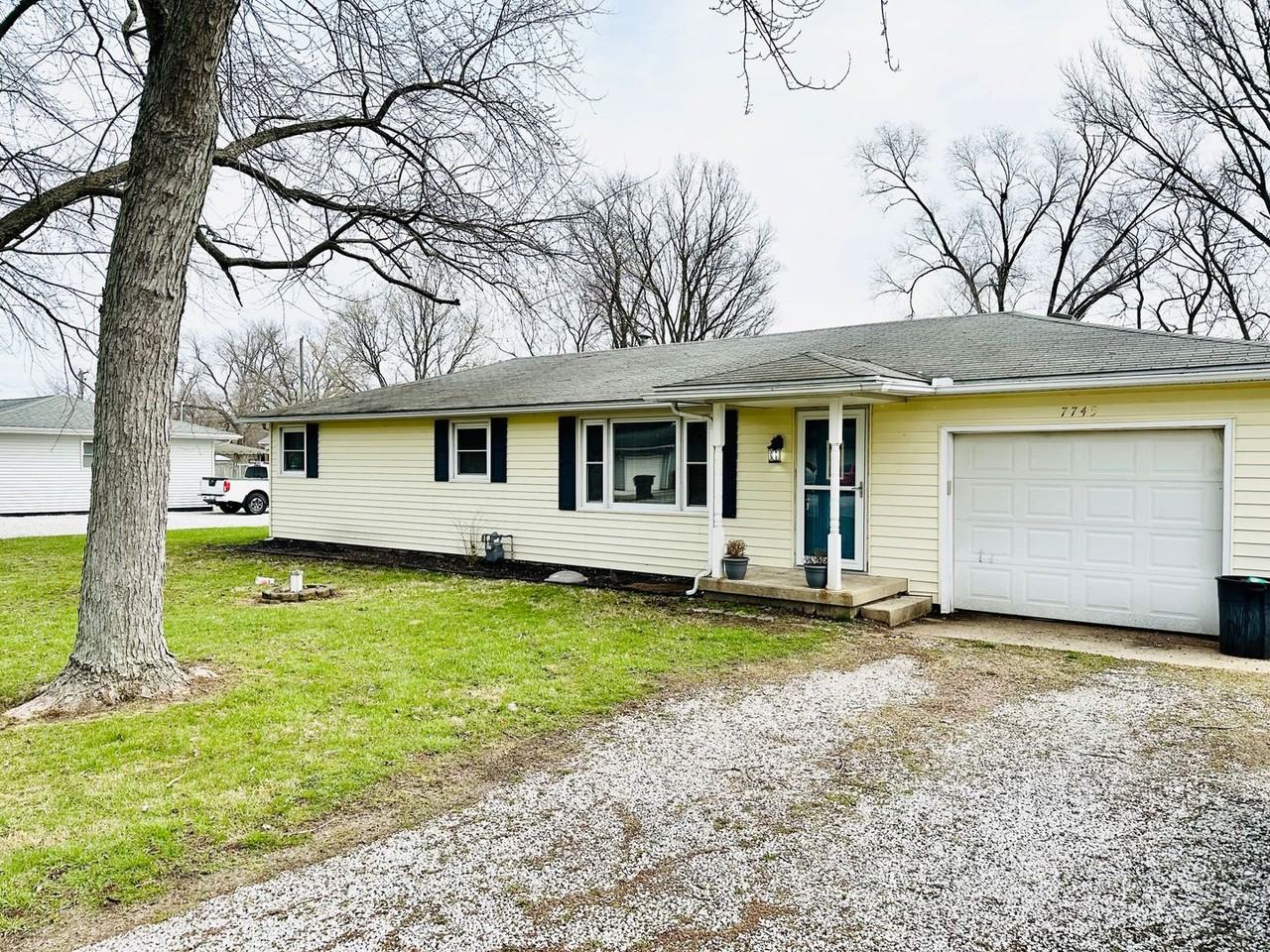 7745 N Huntington St - Photo 2 of 21