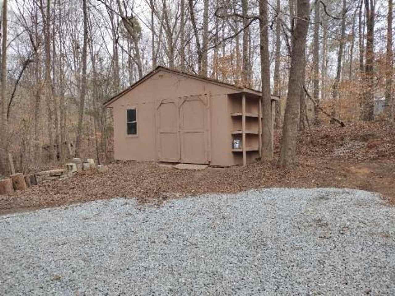 175 Ginny Ln - Photo 2 of 17