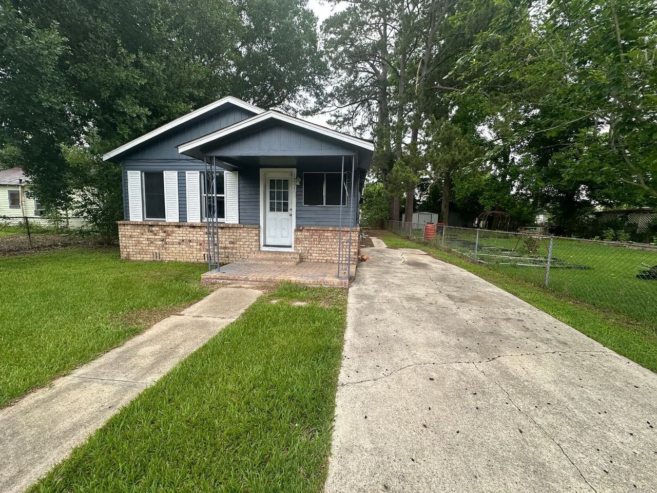 1205 S Magnolia St - Photo 2 of 12