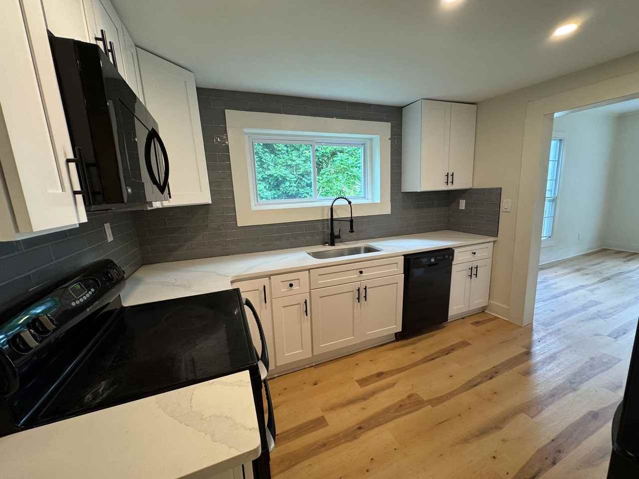 185 S Rocksprings St - Photo 2 of 19