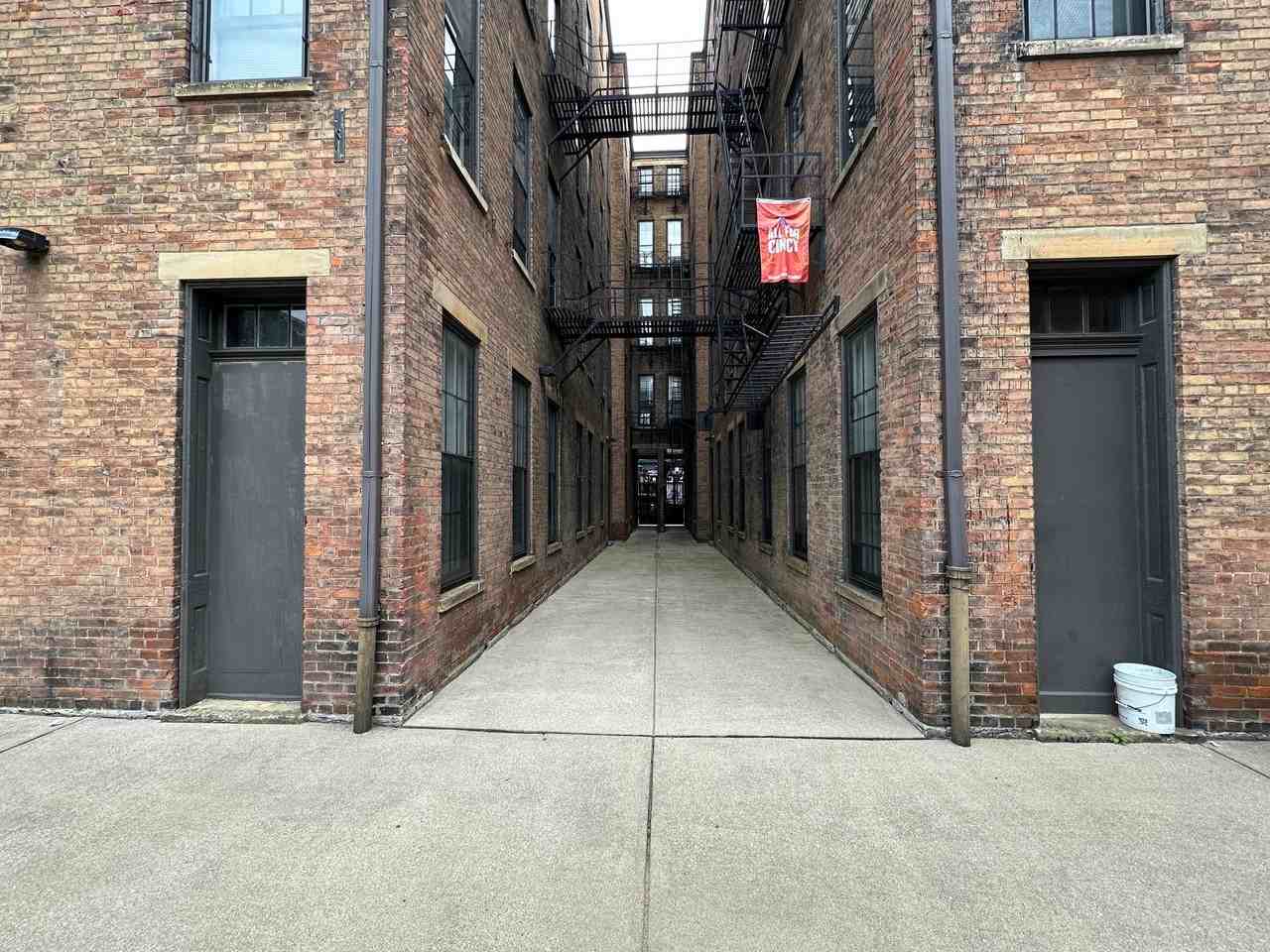 1123-1125 Walnut St - Photo 4 of 5