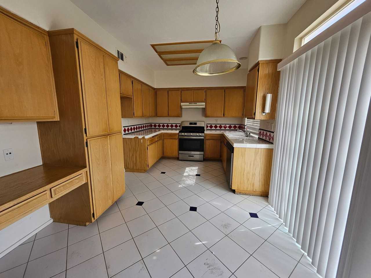37147 Alder St - Photo 5 of 14
