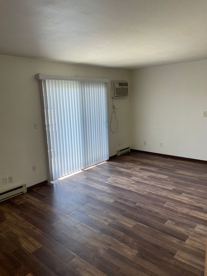 Immaculate Updated 1 and 2 Bedrooms with 1 Bath - Photo 6 of 20