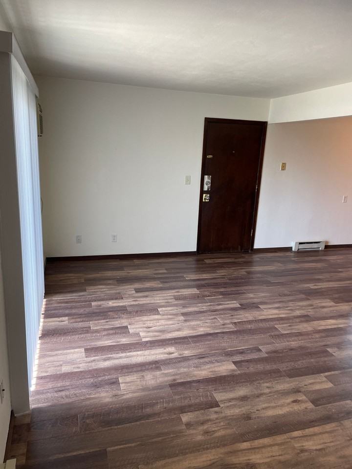 Immaculate Updated 1 and 2 Bedrooms with 1 Bath - Photo 7 of 20