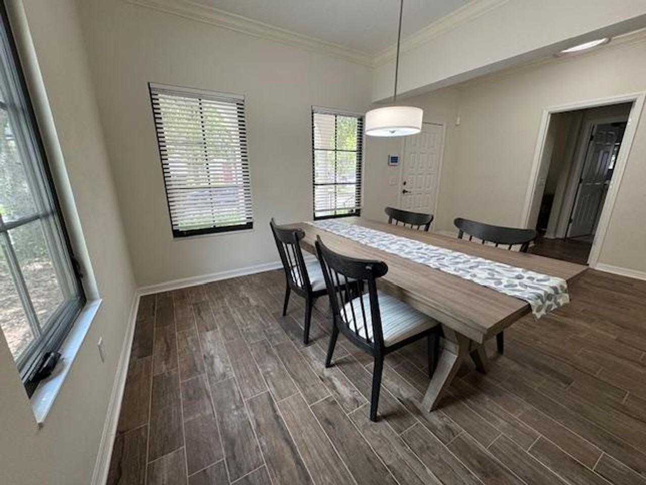 906 Pawstand Rd - Photo 4 of 29