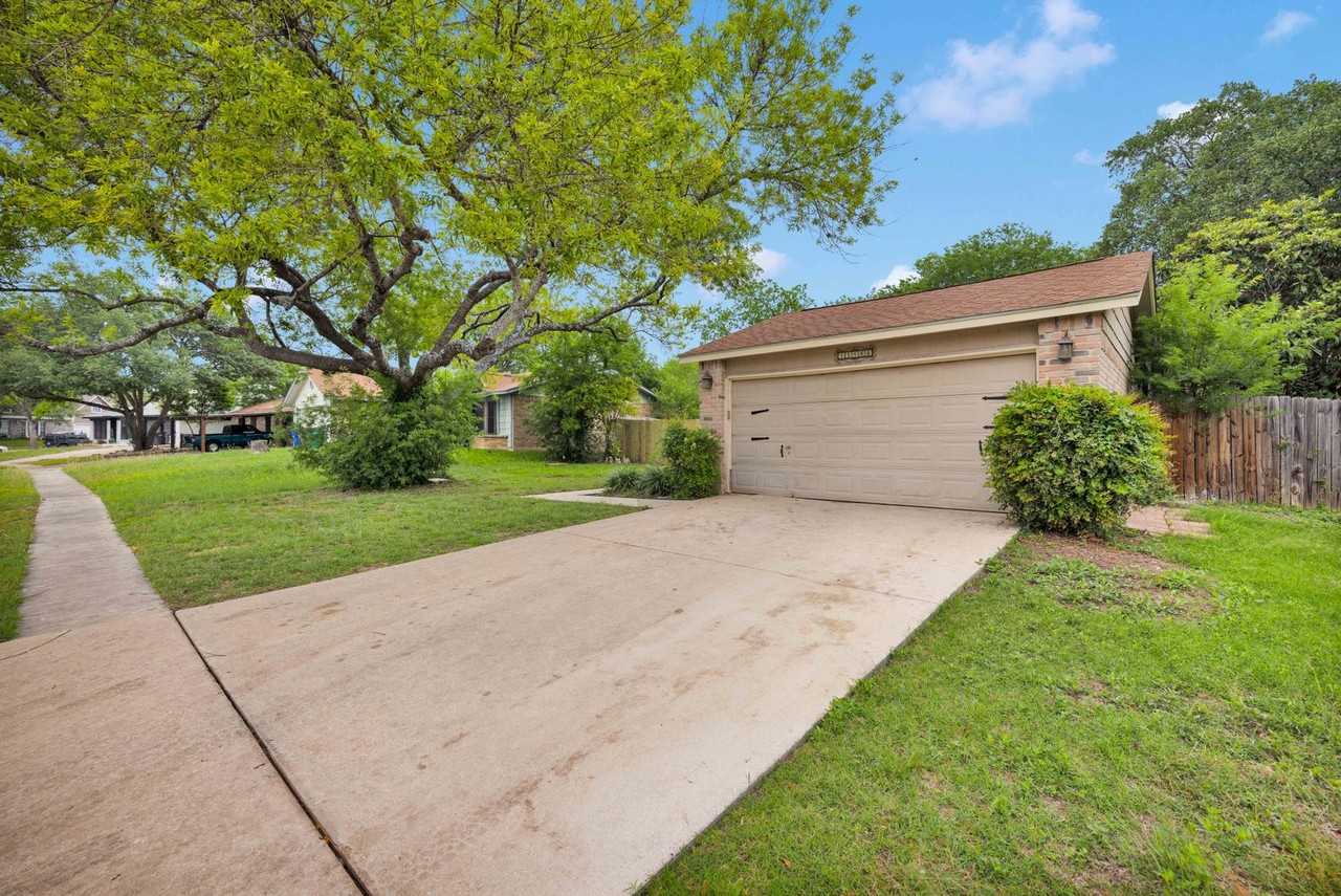 11446 Previn St - Photo 2 of 19