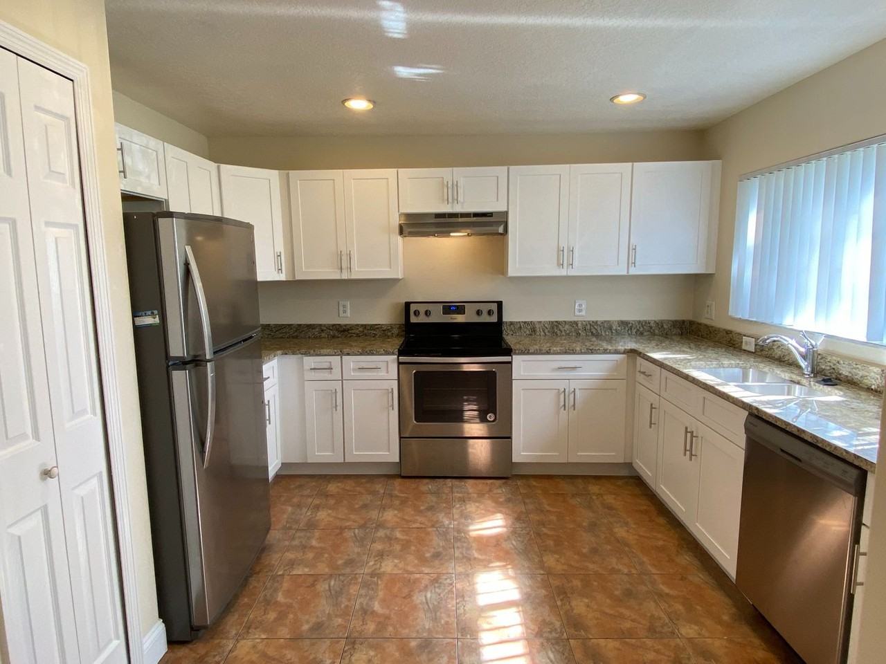 1203 Madeira Key Way - Photo 4 of 23