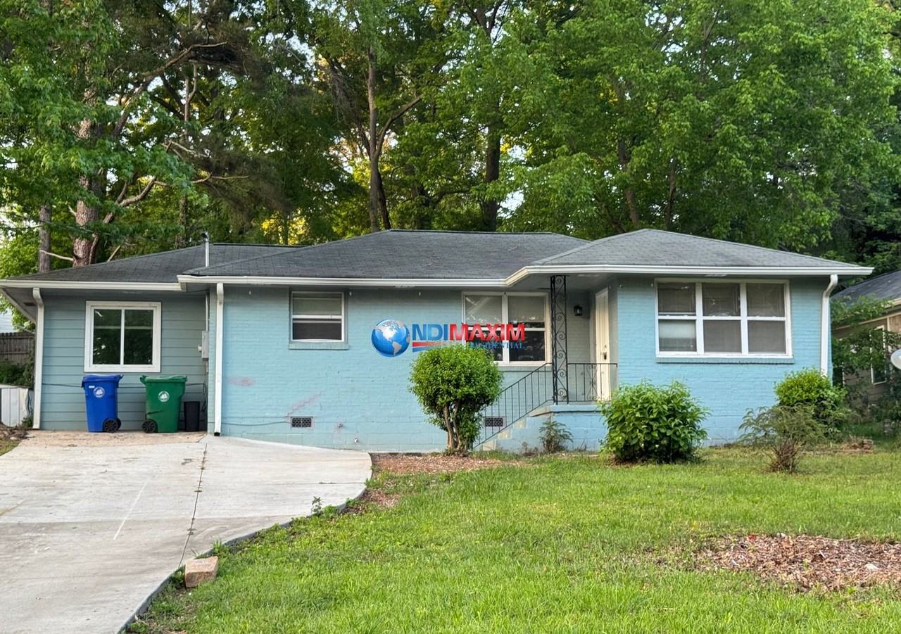 2334 Marion Cir - Photo 2 of 16