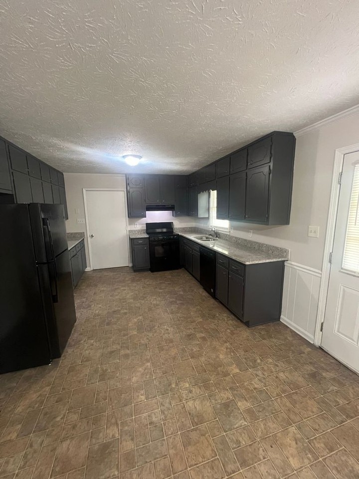 1250 Eli Ln - Photo 5 of 22
