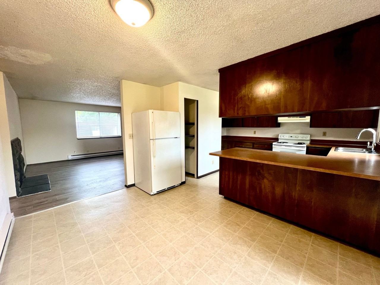 5032 S 58th St #D - Photo 6 of 34