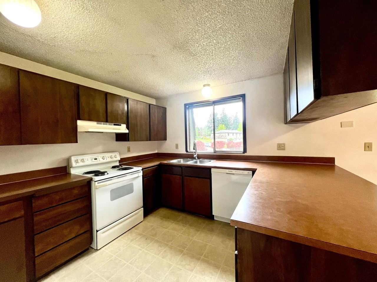 5032 S 58th St #D - Photo 7 of 31