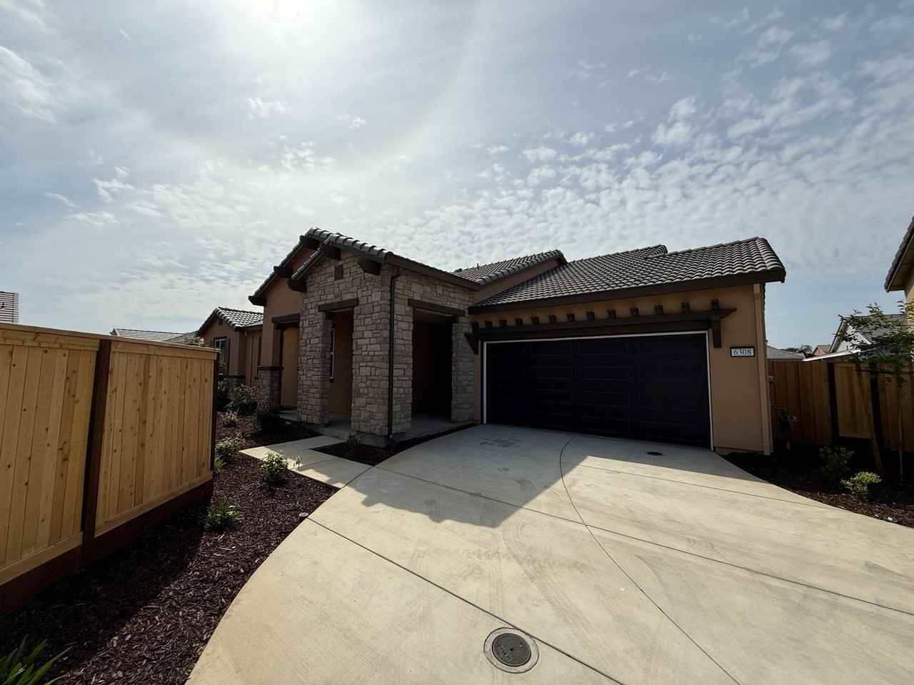 6308 Sun Haven St - Photo 2 of 43