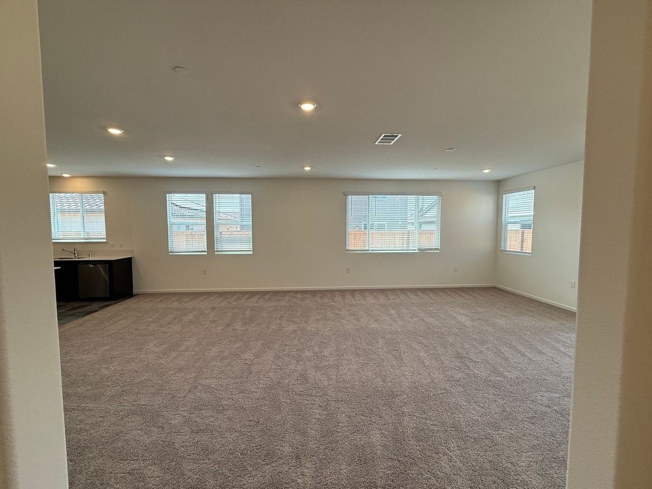 6308 Sun Haven St - Photo 6 of 43